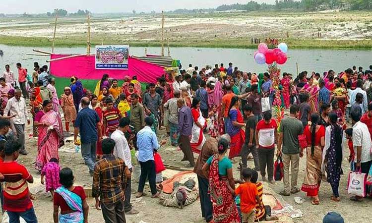 জামালপুরে হিন্দু ধর্মালম্বীদের পবিত্র অষ্টমী স্নানোৎসব সম্পন্ন