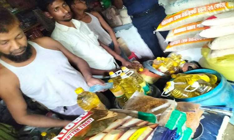 কুড়িগ্রামে বোতলের মূল্য ঘষামাজা করে তেল বিক্রি: দোকানীকে জরিমানা