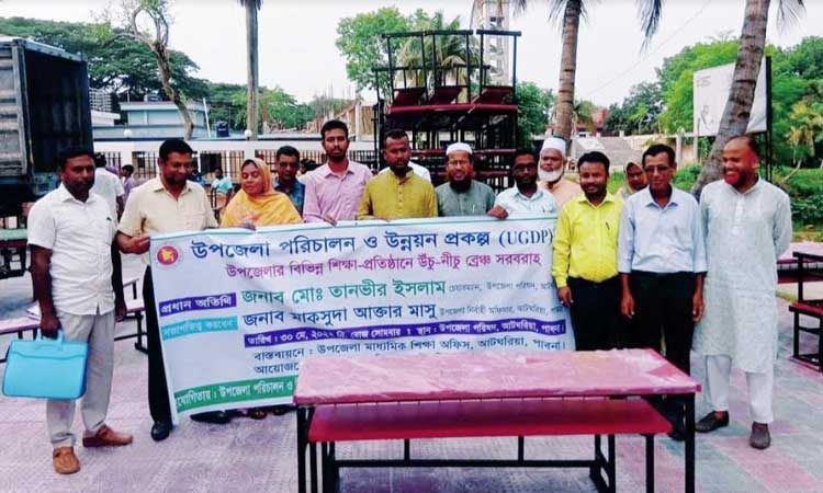 আটঘরিয়ায় ১৯ শিক্ষাপ্রতিষ্ঠানে আসবাবপত্র বিতরণ