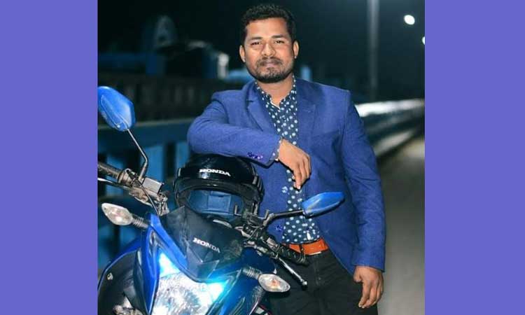 গ্রাম পুলিশকে মারধরের পর ছিনিয়ে নিলেন ফেন্সিডিল  ছাত্রলীগ নেতা