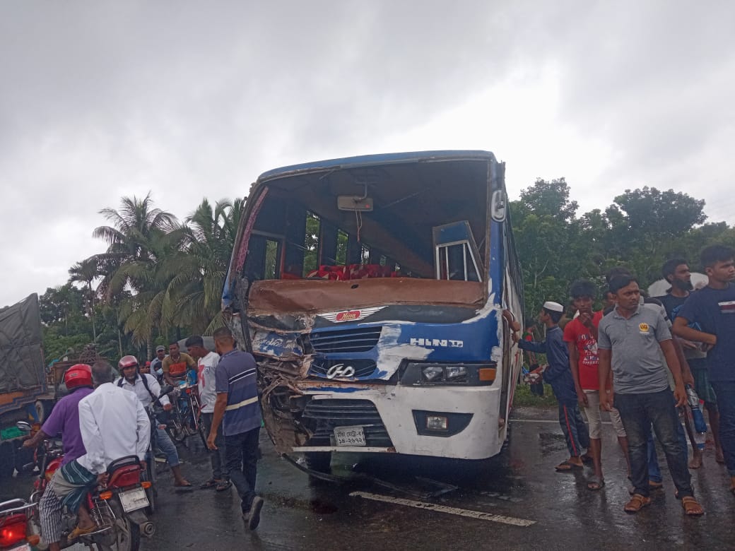 পাংশায় বাস-ট্রাকের মুখোমুখি সংঘর্ষে ট্রাক চালক নিহত