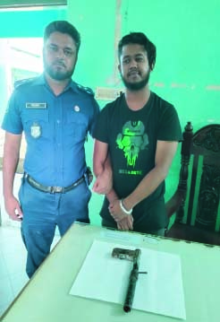নোয়াখালীর বেগমগঞ্জে ৯মামলার আসামী নাজমুল ইসলাম রনি নামে এক চিহ্নিত সন্ত্রাসী অস্ত্র সহ গ্রেফতার