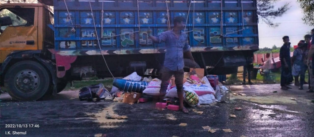 নোয়াখালীর সুবর্ণচরে ট্রাকের ধাক্কায় এক শিশুর মৃত্যু