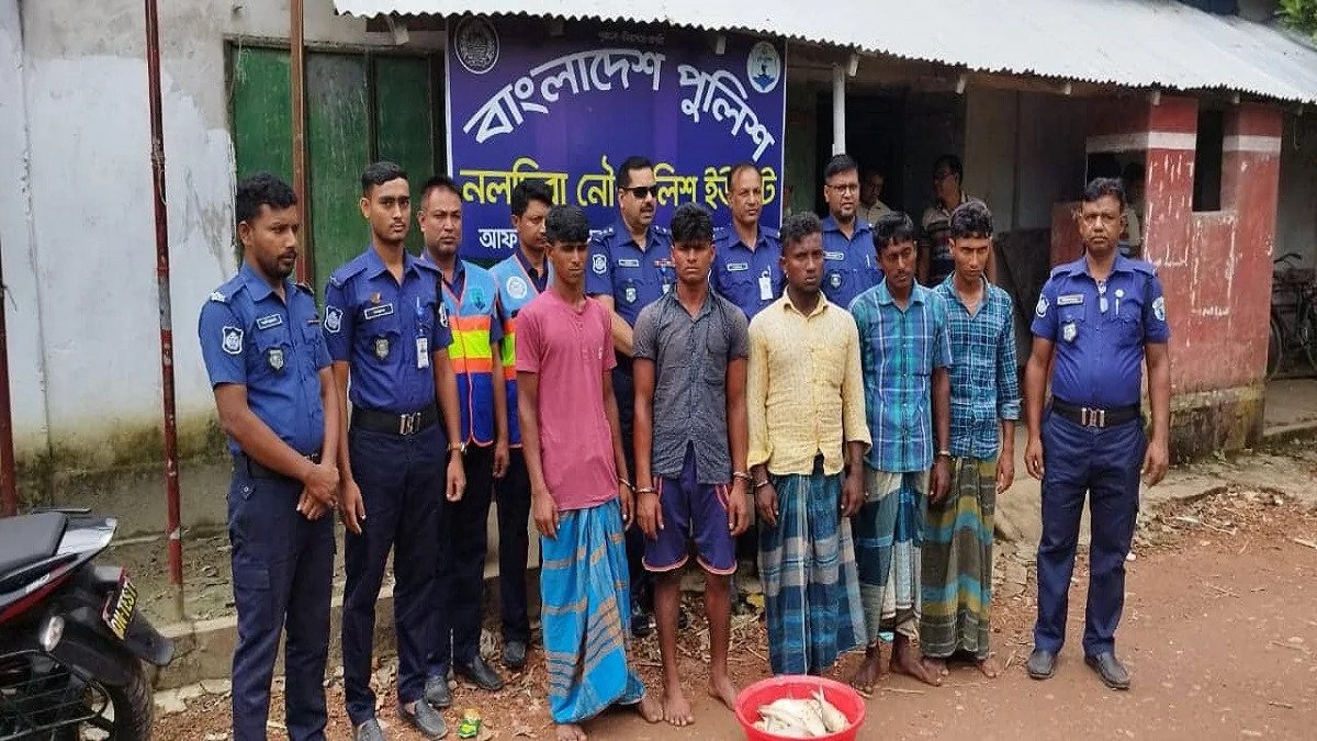 পাঁচ জেলেকে আটক করেছে নৌ-পুলিশ