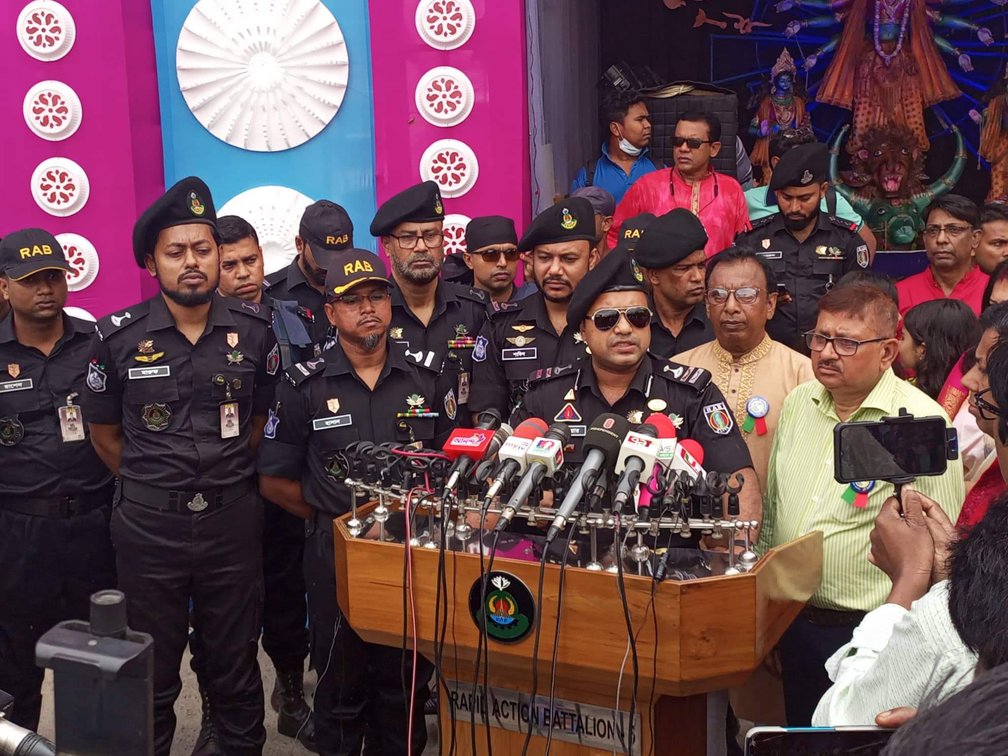 রাজশাহীতে জঙ্গি হামলার আশঙ্কা নেই পুজামন্ডপে – রিয়াজ শাহরিয়ার