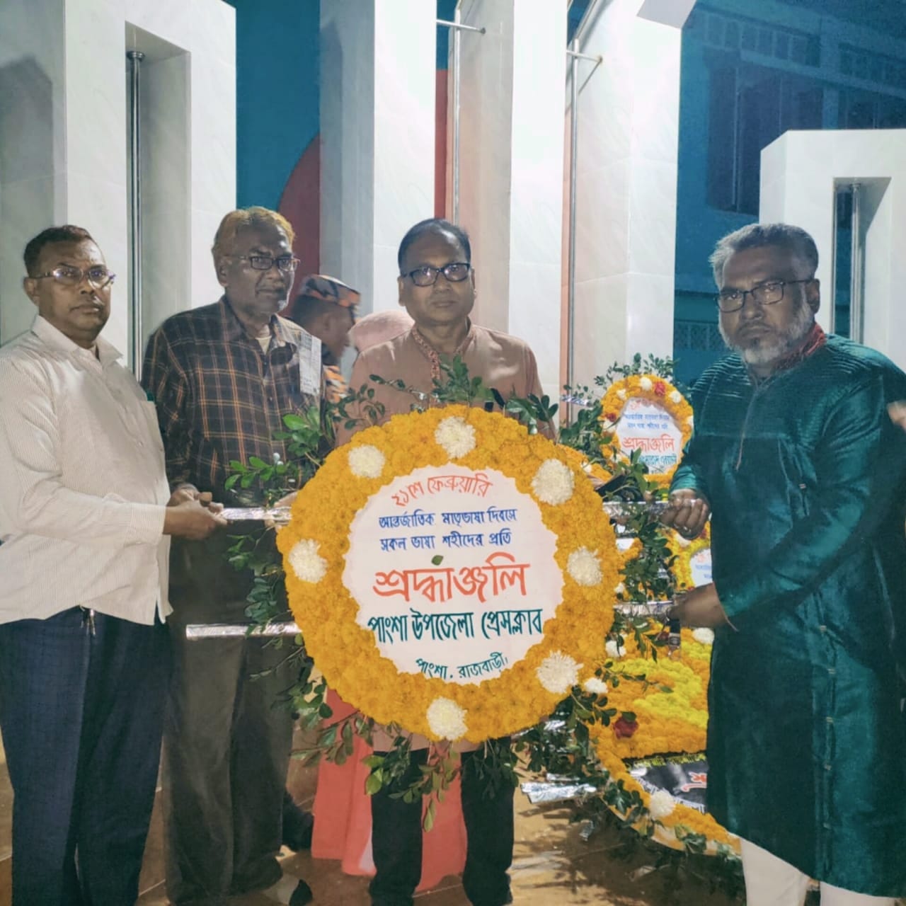 ভাষা শহীদদের স্মরণে পাংশা উপজেলা প্রেসক্লাবের শ্রদ্ধা নিবেদন