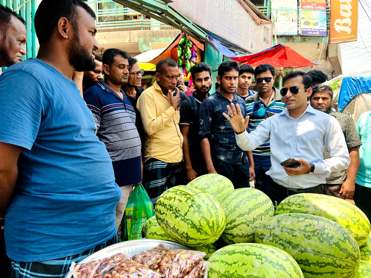 পাংশায় ইউএনও তদারকিতে কেজিতে তরমুজ বিক্রি বন্ধ