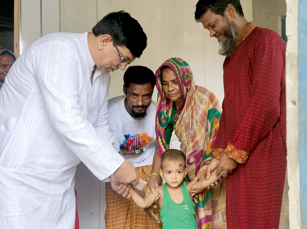 কলাপাড়ায় পানিতে ডুবে তিন শিশুর মৃত্যু: অসহায় পরিবারের পাশে দাঁড়িয়েছেন ব্রিগিডিয়ার জেনারেল হাবিব