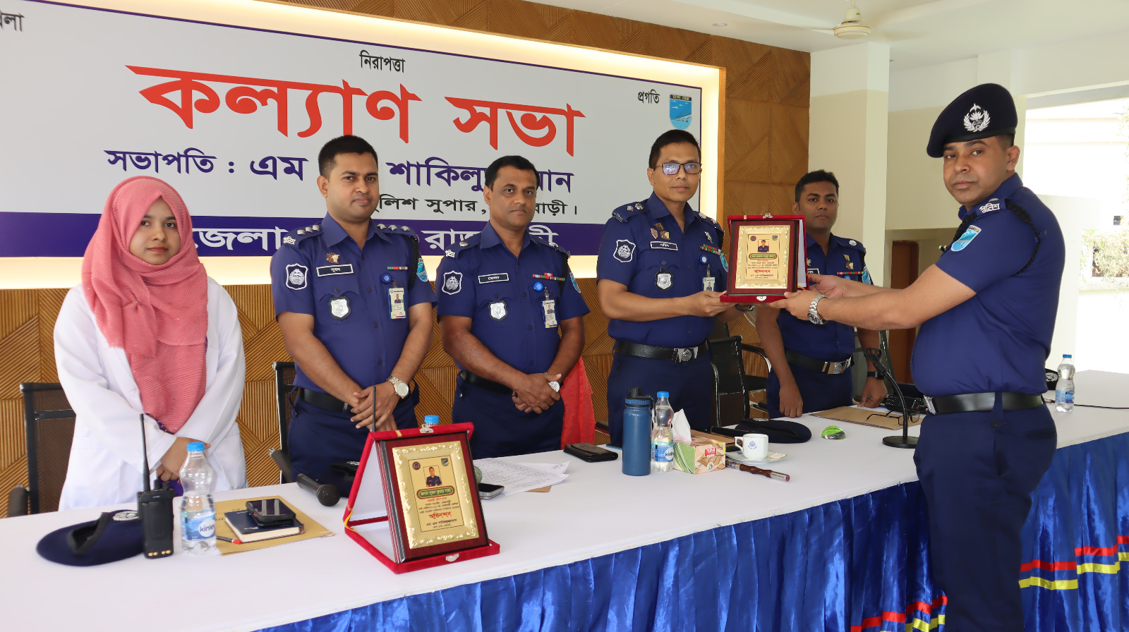 জেলা শ্রেষ্ঠ ওসি মাসুদুর রহমান, শ্রেষ্ঠ চোরাচালান উদ্ধারকারী এসআই দিপঙ্কর ও তরিকুল