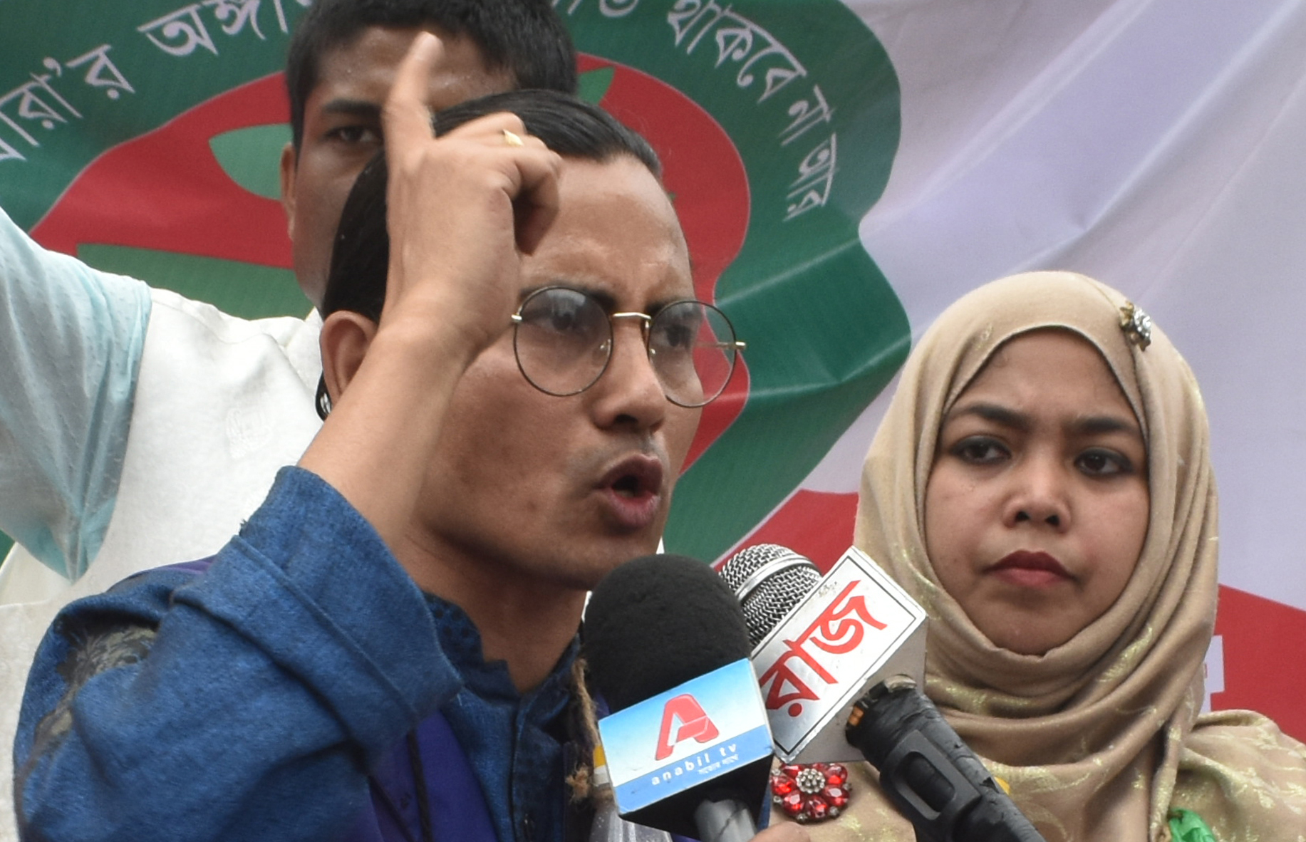 ক্ষমতায় রাখার বা আনার চেষ্টাকারীরা জাতির শত্রু : মোমিন মেহেদী
