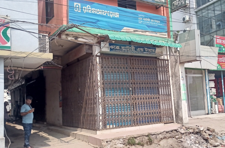 সাভারে নৈশ প্রহরীকে বেঁধে রেখে দূধর্ষ ডাকাতি, ৩০ লক্ষাধিক টাকার মালামাল লুট