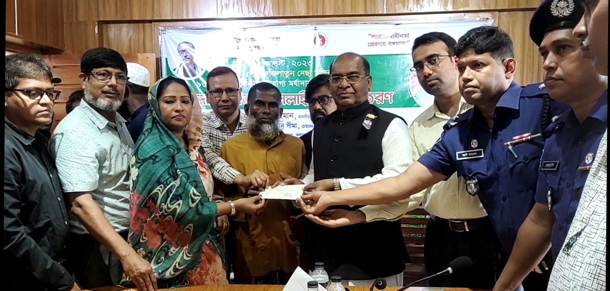 বঙ্গমাতা শেখ ফজিলাতুন্নেছা মুজিবের জন্মদিনে আলোচনা সভা,সেলাই মেশিন ও চেক  বিতরণ