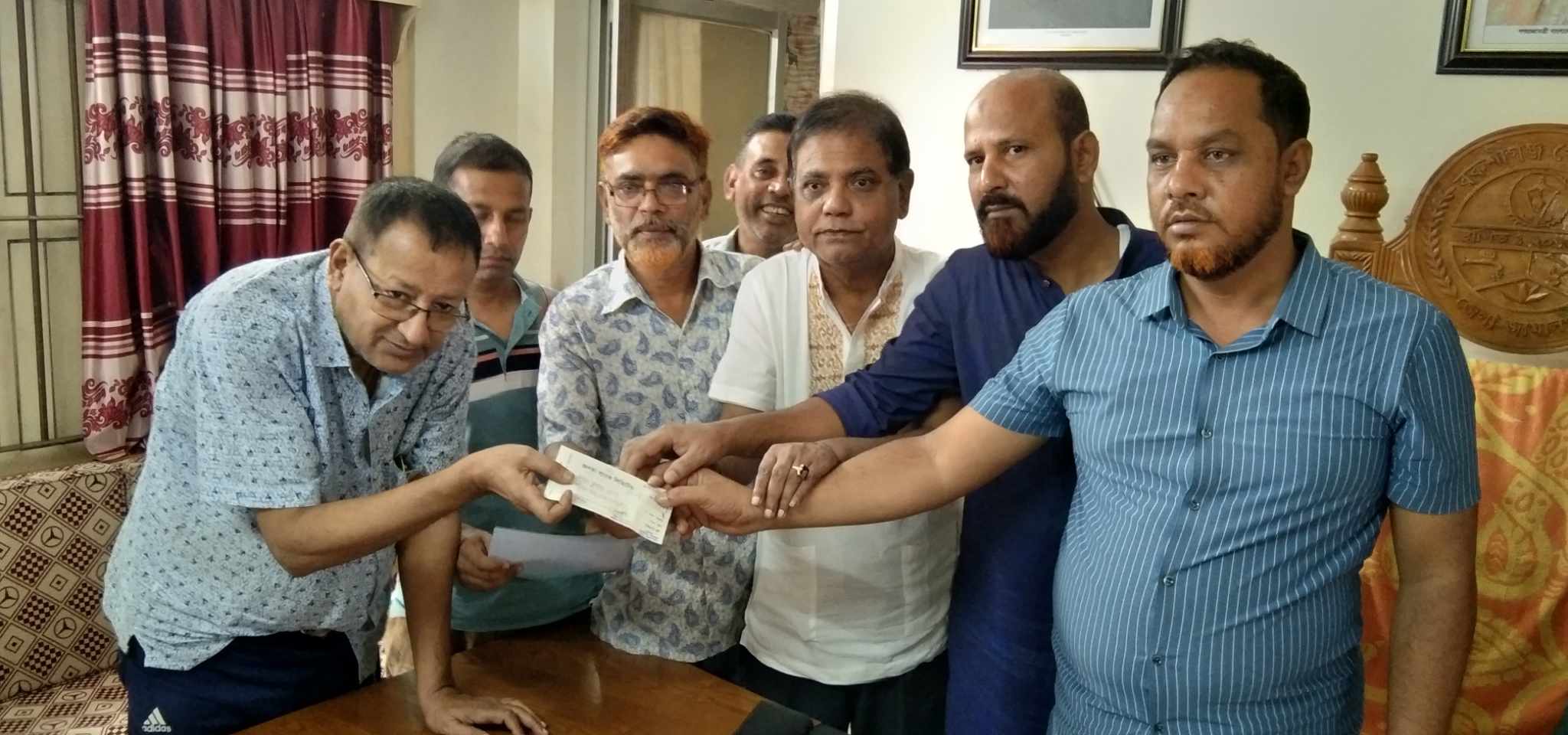 বকশীগঞ্জ পৌরসভার উদ্যোগে ৯টি পূজা মন্ডপে আর্থিক অনুদানের চেক বিতরণ