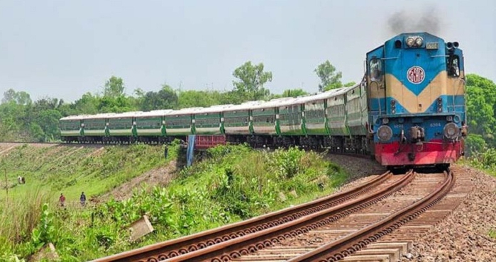 রেল লাইনের বাঁকে বাঁকে দুর্নীতি 